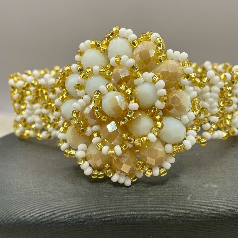 Woven Flower Beaded Bracelet with Shimmery Gold and White Accents. 7 inches